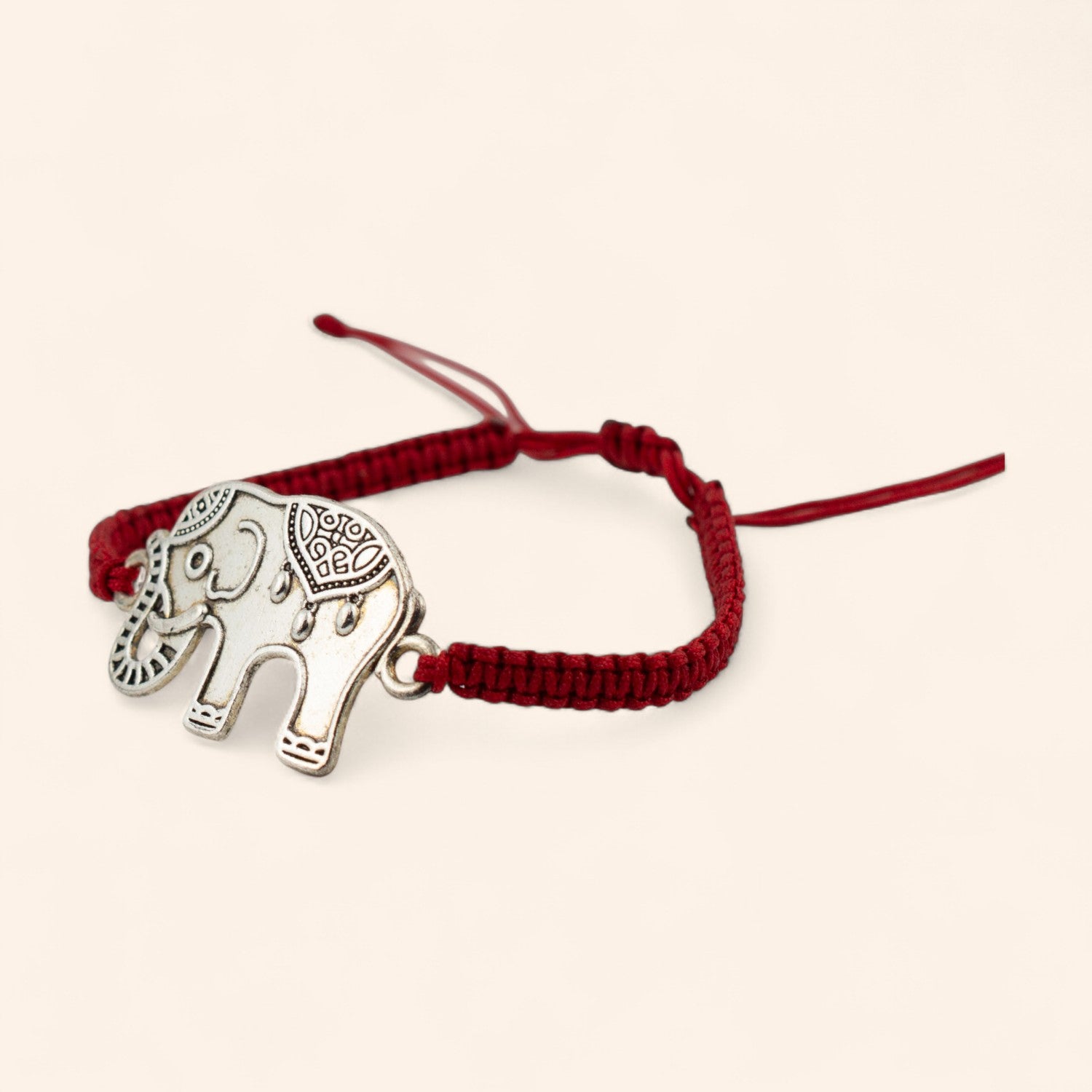 Bracelet Macramé Rouge et Eléphant argenté  Bracelet Jethyka