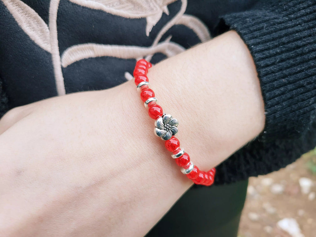 Bracelet perles verre craquelé rouge et Fleur de Cerisier  Bracelet Jethyka