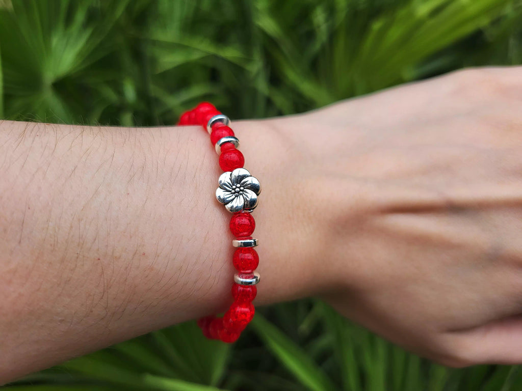 Bracelet perles verre craquelé rouge et Fleur de Cerisier  Bracelet Jethyka