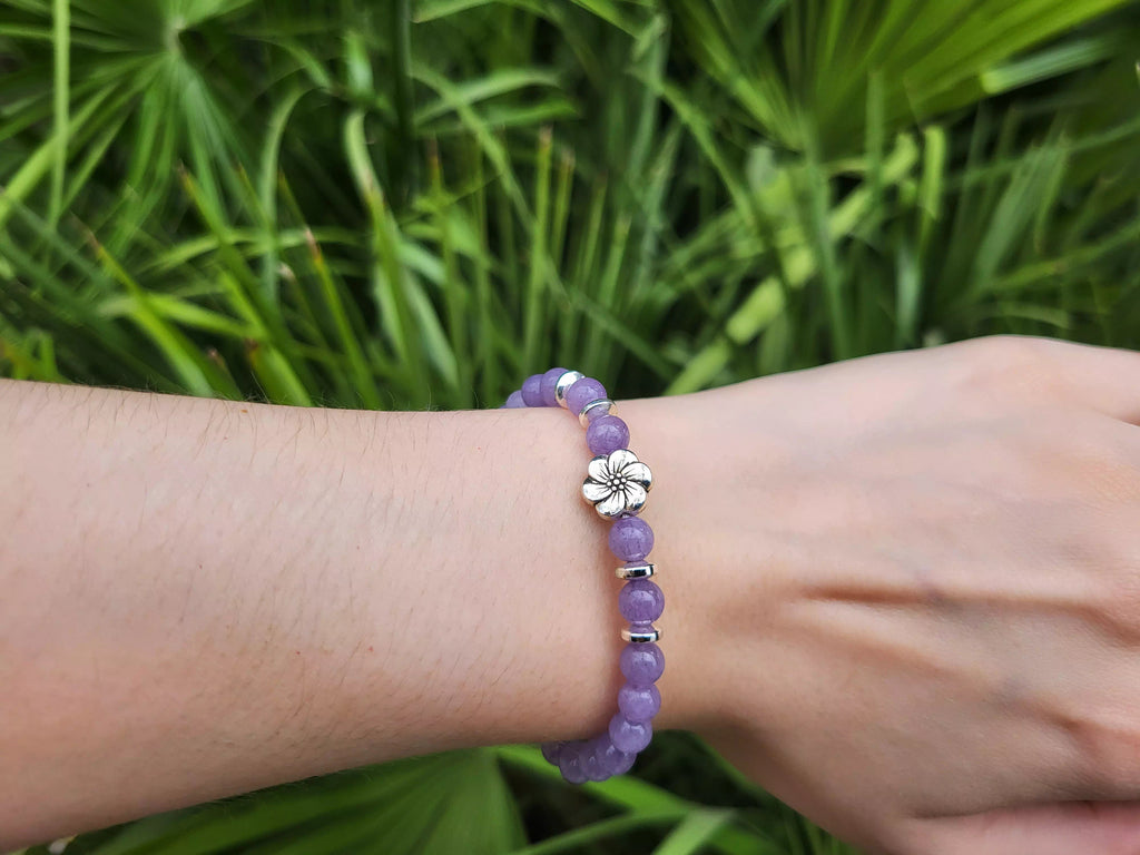 Bracelet en pierres naturelles Angélite pourpre et perle Fleur de cerisier  Bracelet Jethyka