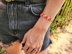 Bracelet Fleurs Rouges et Blanches en Perles de Rocailles  Bracelet Jethyka