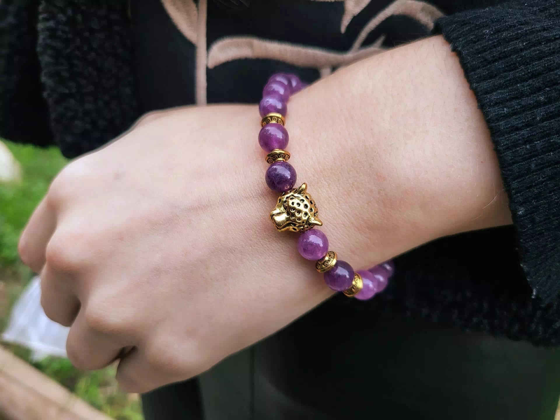 Bracelet en pierres naturelles Améthyste et perle tête de jaguar  Bracelet Jethyka