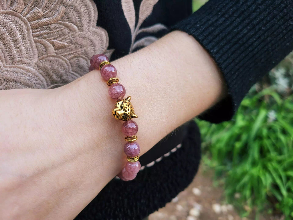 Bracelet en Pierres Naturelles Lépidolite et Perle Tête de Jaguar Dorée  Bracelet Jethyka