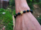 Bracelet en pierres naturelles Obsidienne et perle Loup en métal doré – Bijou puissant et protecteur