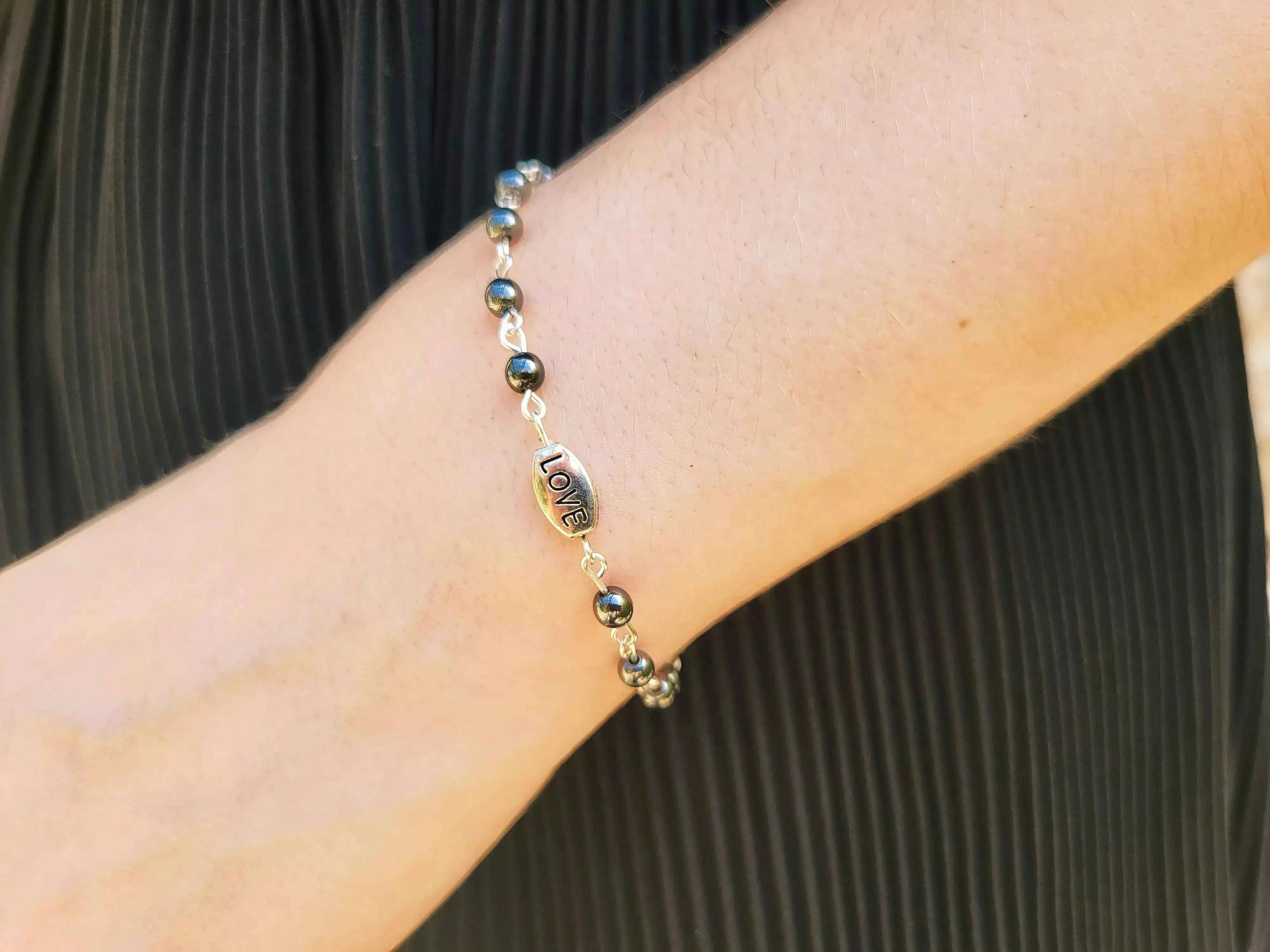 Bracelet Love en pierres naturelles Hématite