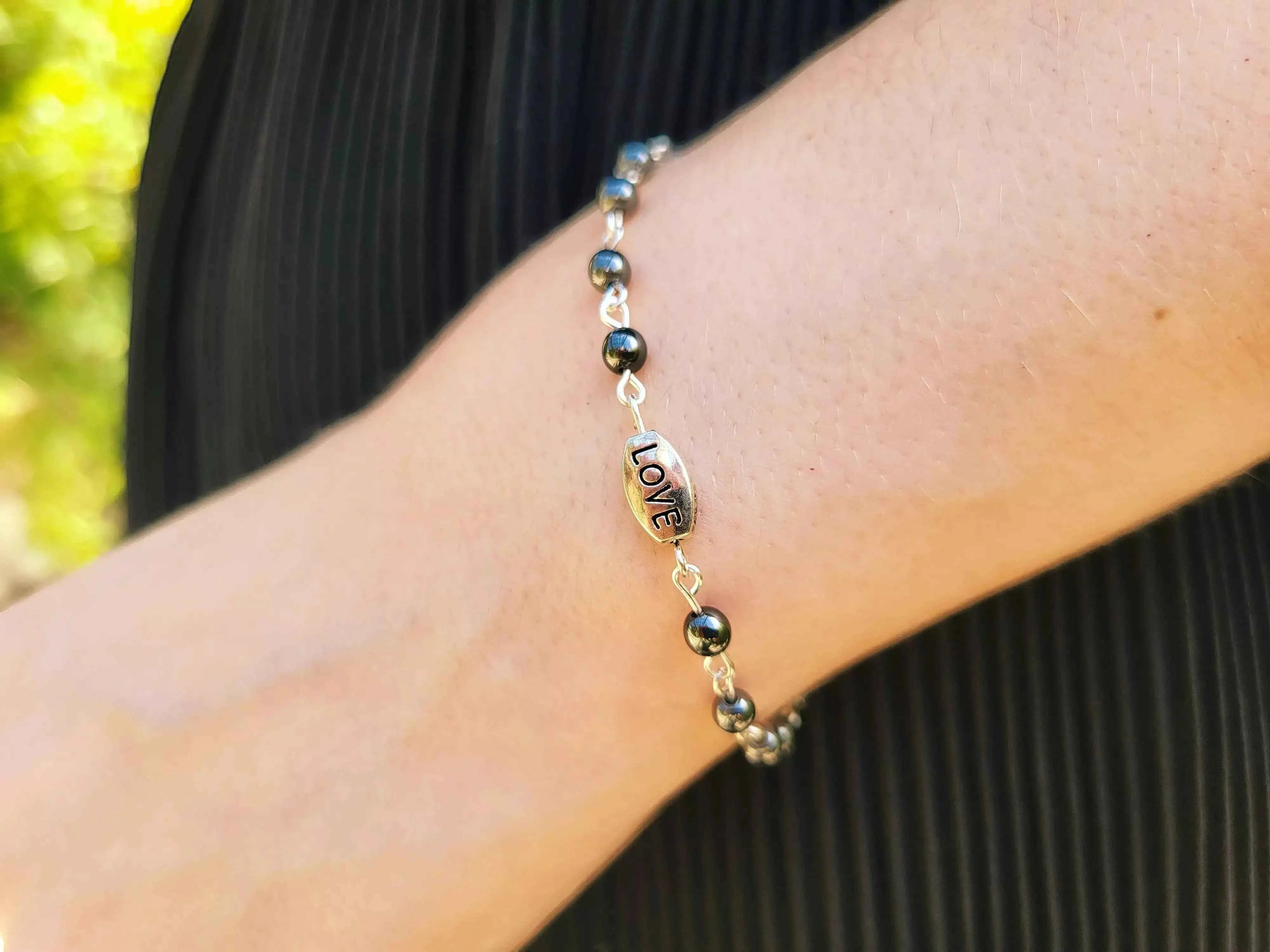 Bracelet Love en pierres naturelles Hématite