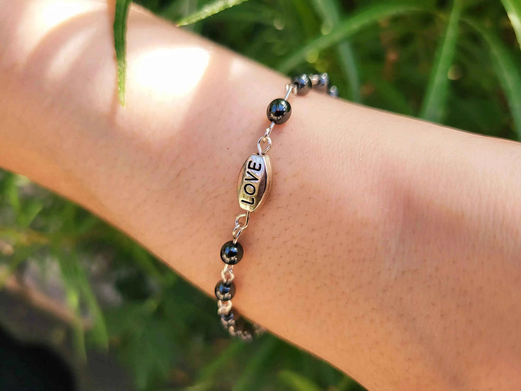 Bracelet Love en pierres naturelles Hématite