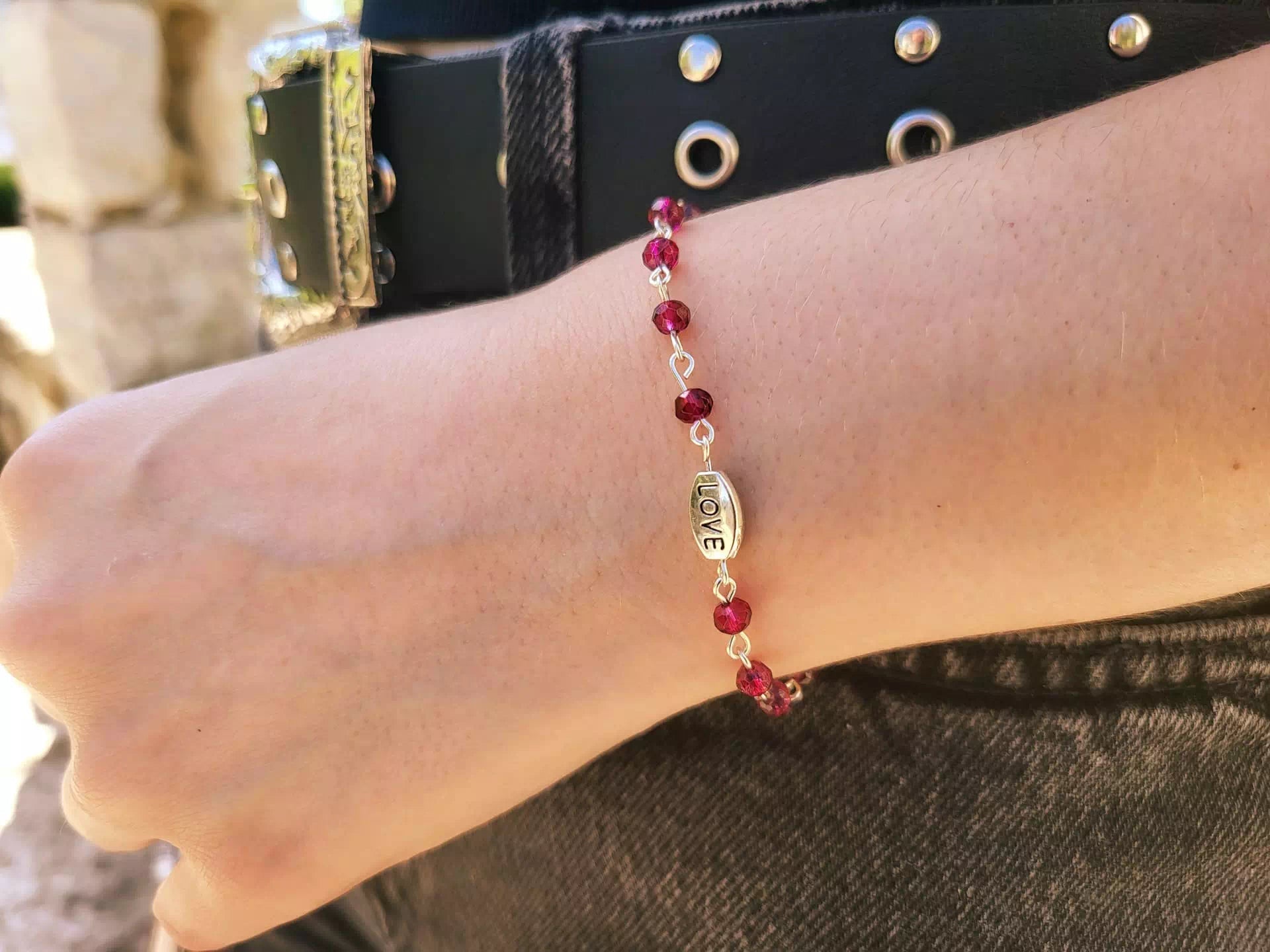 Bracelet perles cristal rose framboise et perle Love en métal argenté  Bracelet Jethyka