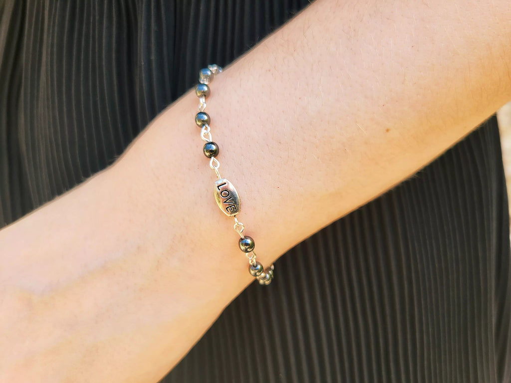 Bracelet en pierres naturelles Hématite et perle Love en métal  Bracelet Jethyka