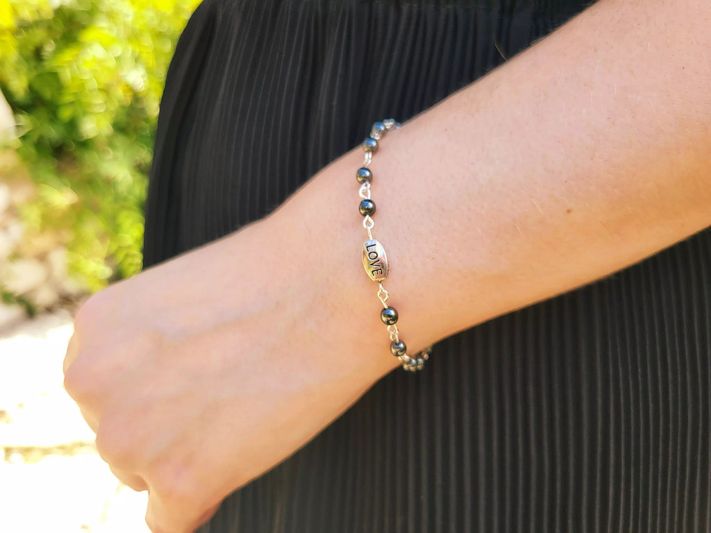 Bracelet en pierres naturelles Hématite et perle Love en métal  Bracelet Jethyka