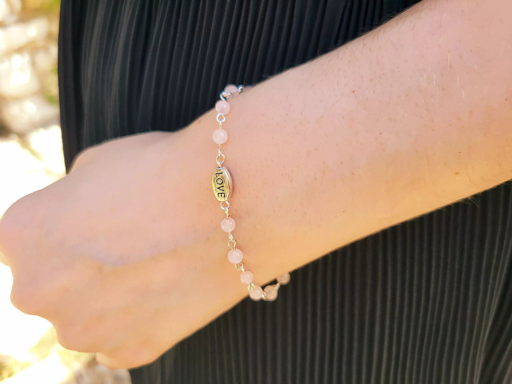 Bracelet en pierres naturelles Quartz Rose et perle Love en métal  Bracelet Jethyka