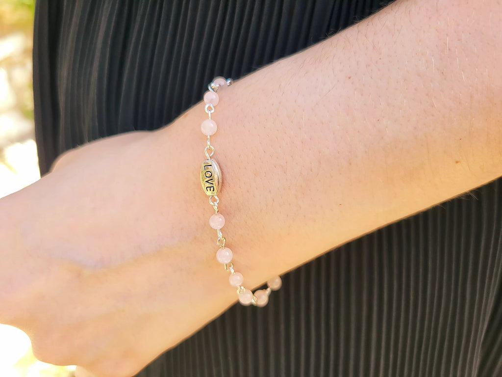 Bracelet en pierres naturelles Quartz Rose et perle Love en métal  Bracelet Jethyka