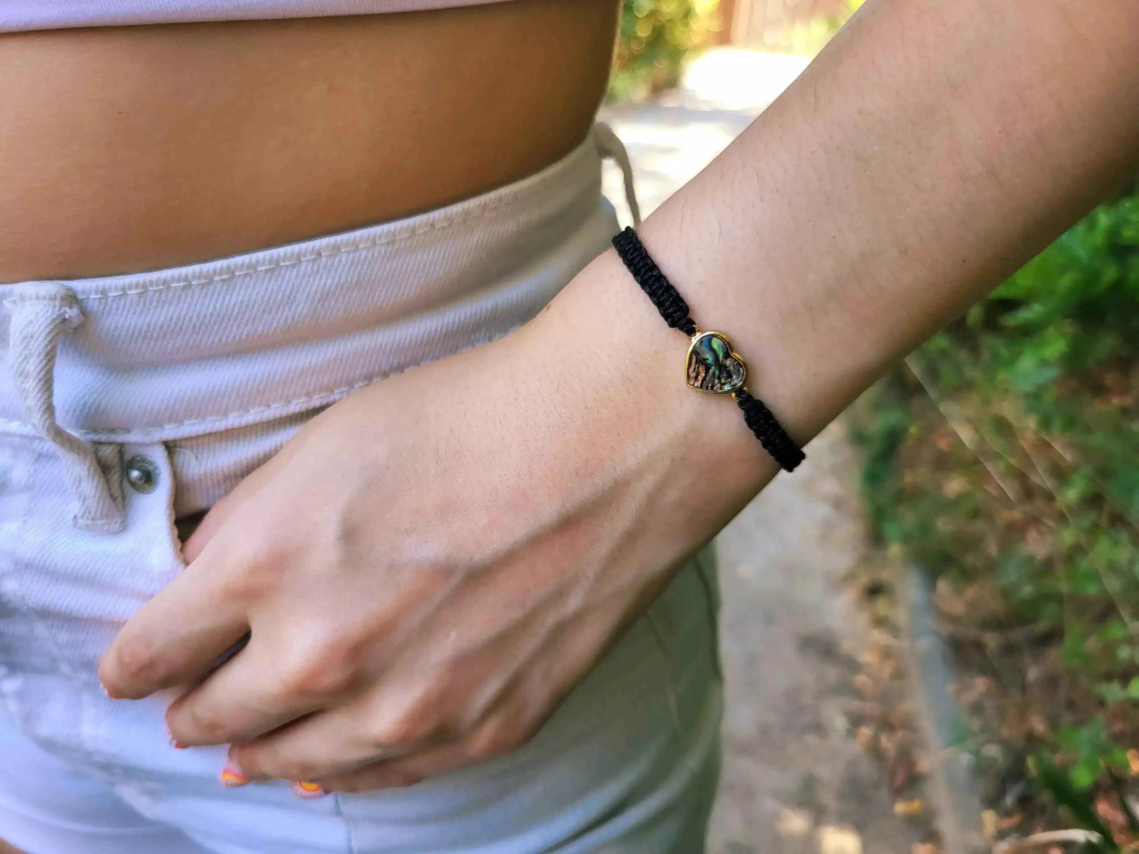 Bracelet Cœur Ormeaux Macramé Noir