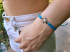Bracelet Tortue Argentée en Macramé Bleu  Bracelet Jethyka