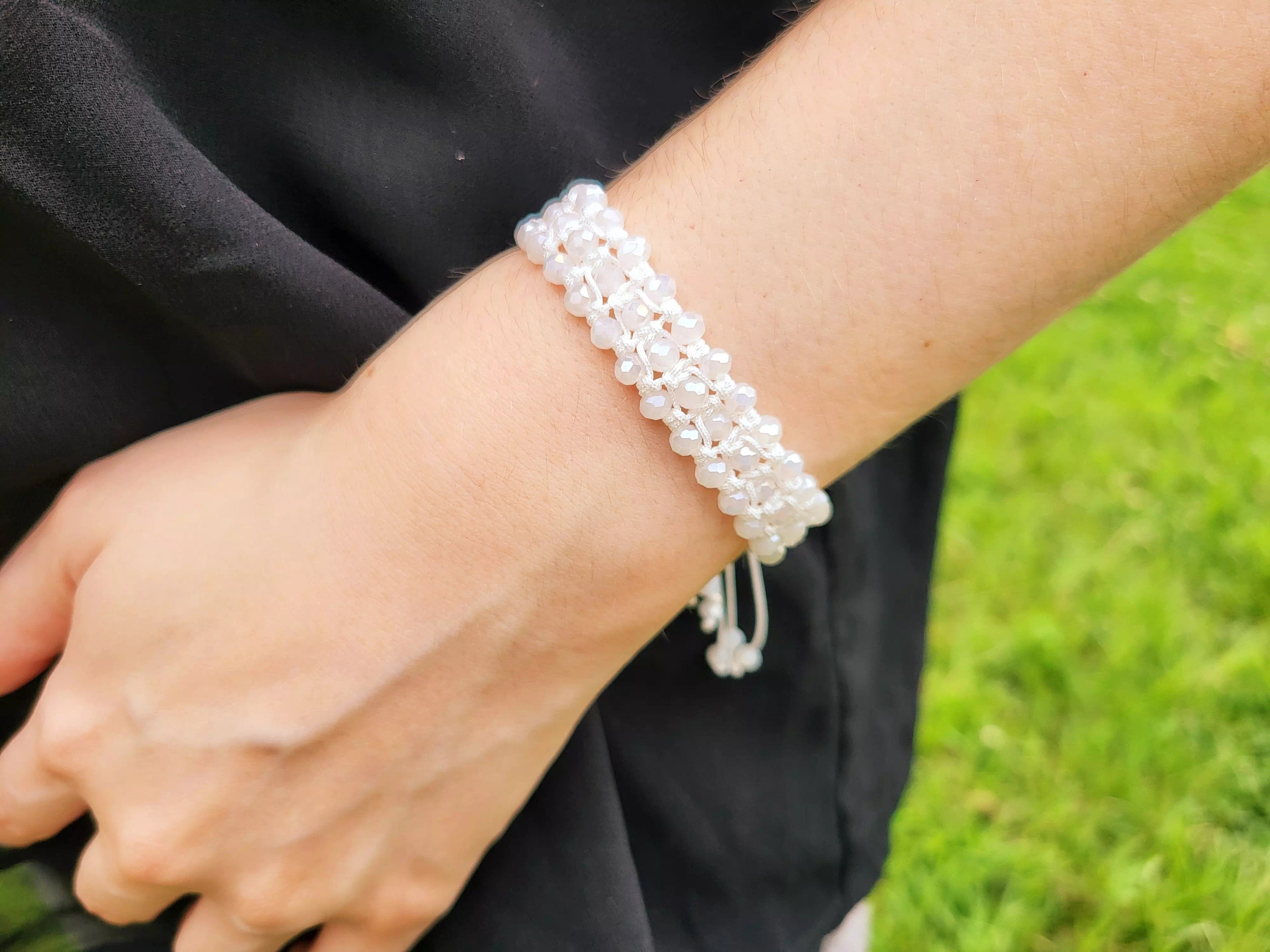 Bracelet Macramé Fait Main avec Perles Cristal Blanches  Bracelet Jethyka