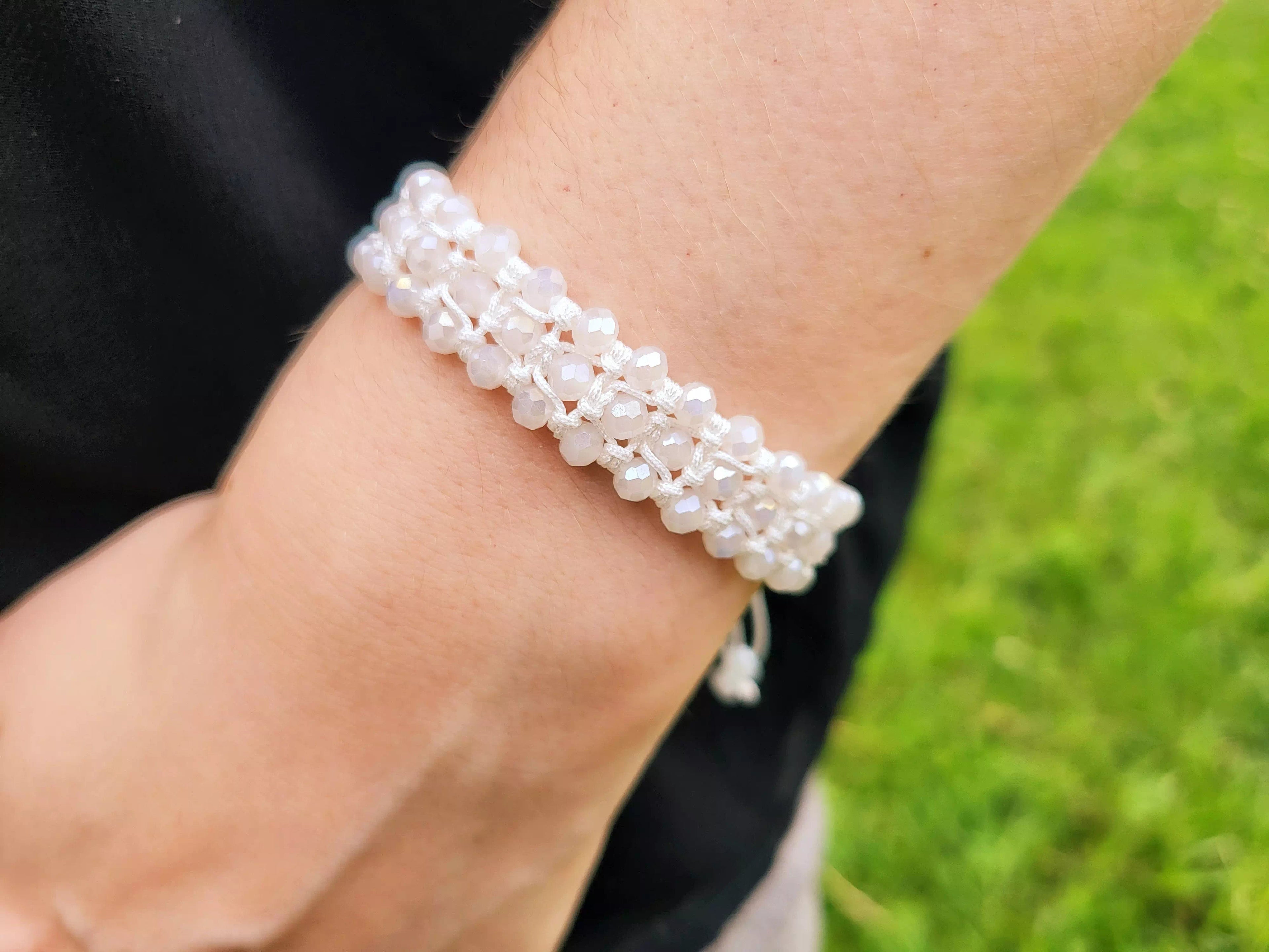 Bracelet Macramé Fait Main avec Perles Cristal Blanches  Bracelet Jethyka