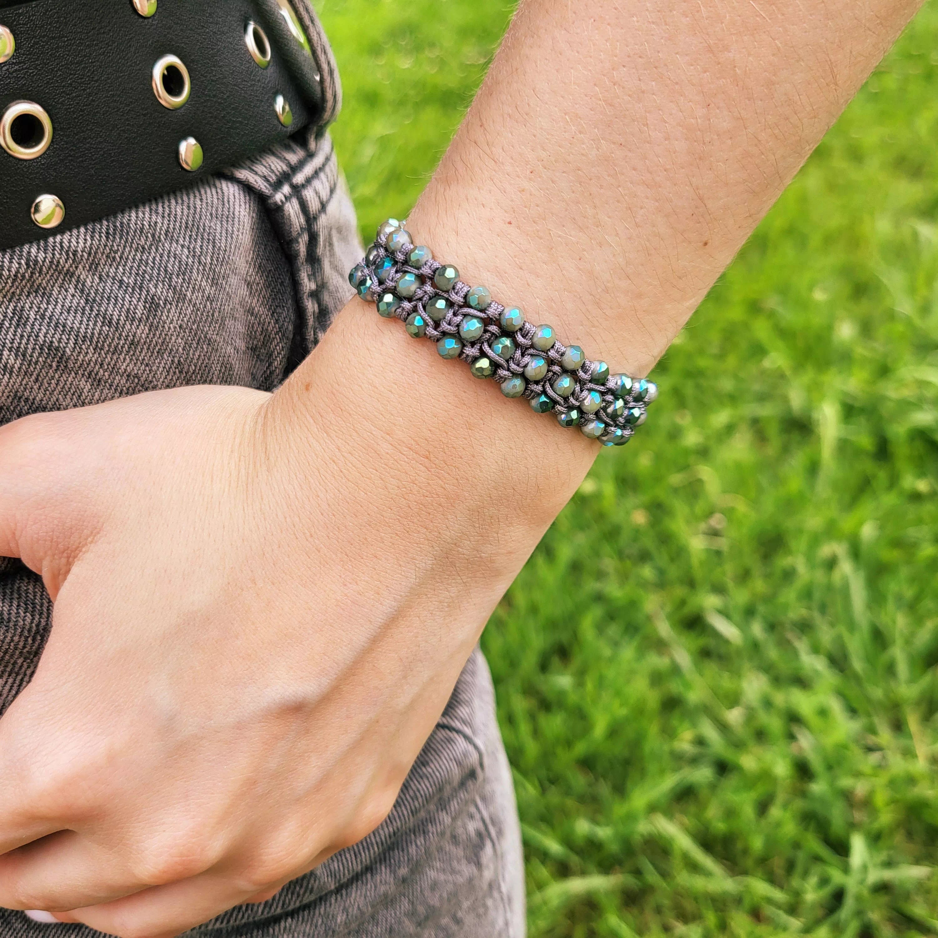 Bracelet Macramé Fait Main avec Perles Cristal Grises  Bracelet Jethyka