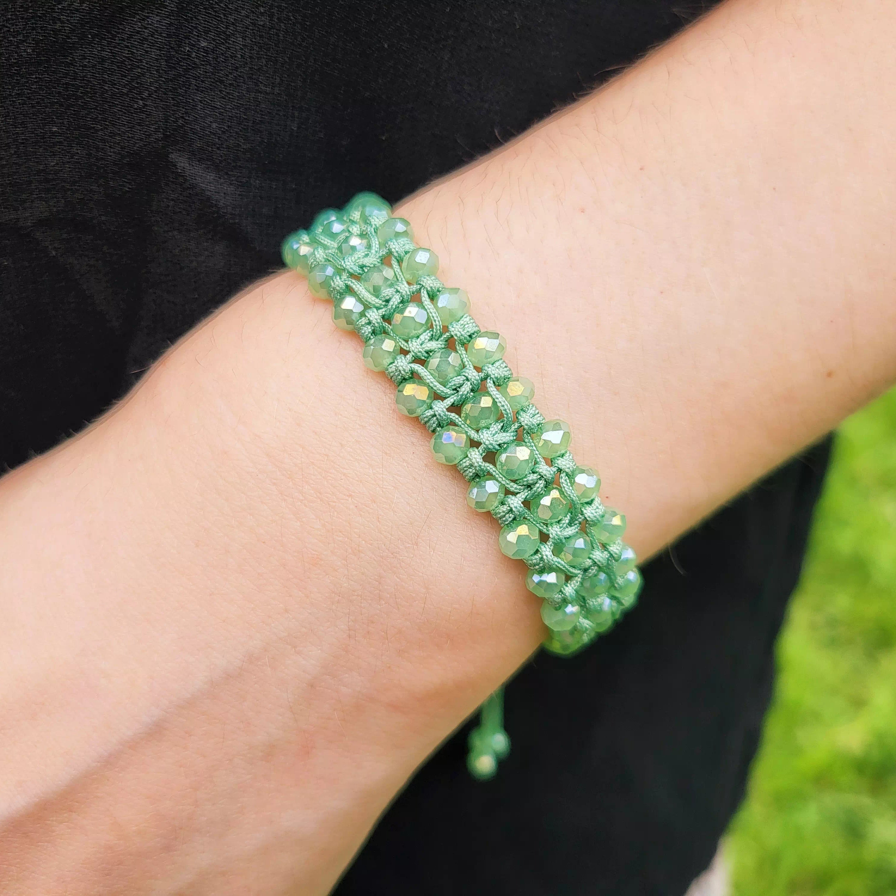 Bracelet Macramé Fait Main avec Perles Cristal Vert Pastel  Bracelet Jethyka