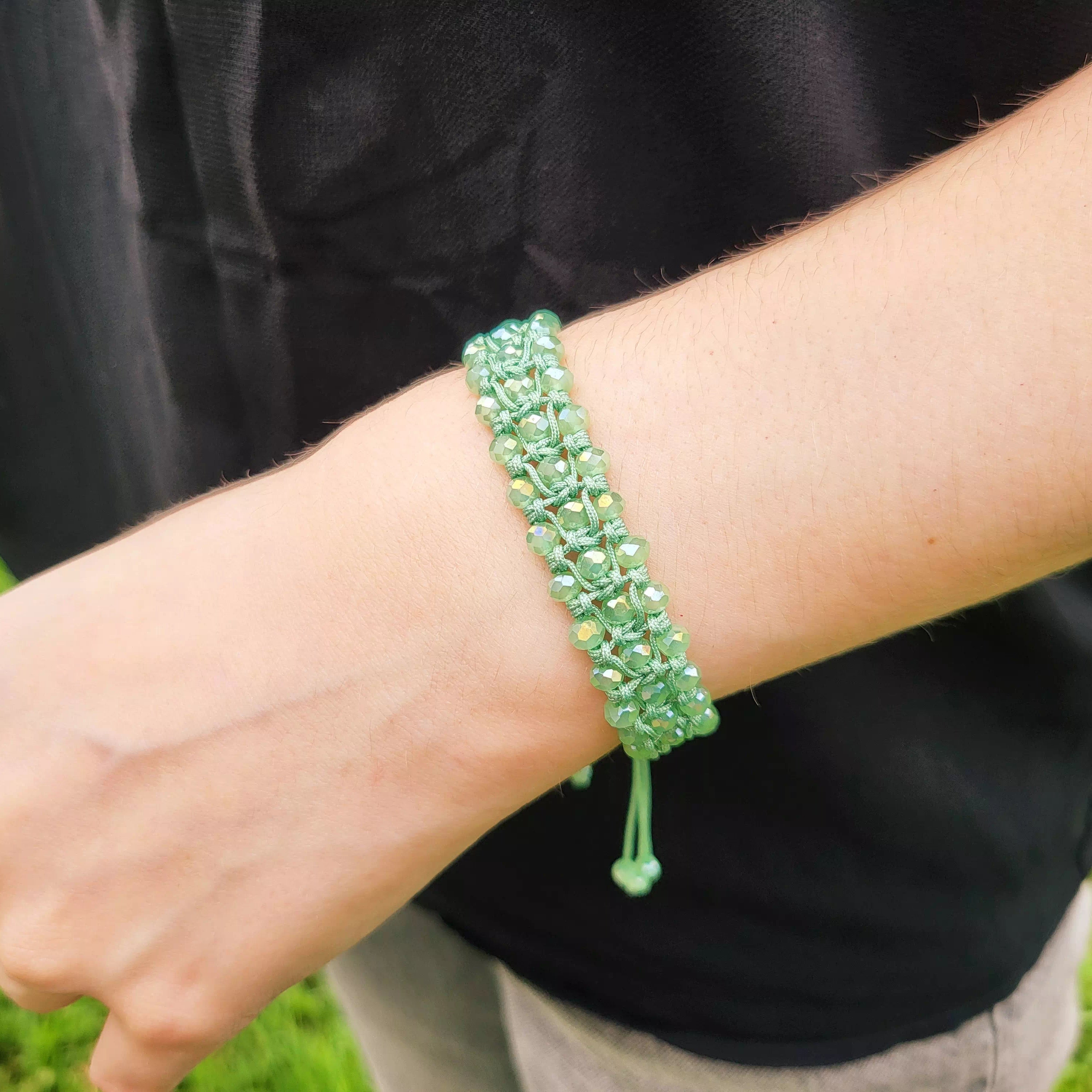 Bracelet Macramé Fait Main avec Perles Cristal Vert Pastel  Bracelet Jethyka