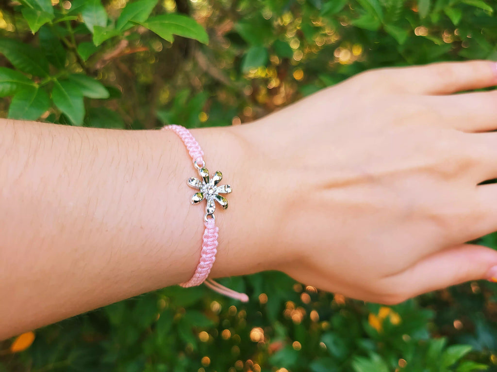 Bracelet macramé Rose et fleur argentée avec strass  Bracelet Jethyka