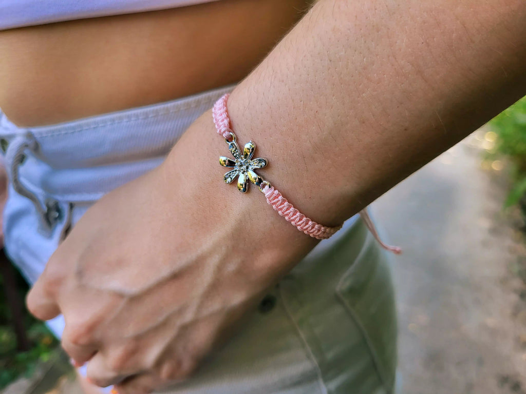 Bracelet macramé Rose et fleur argentée avec strass  Bracelet Jethyka