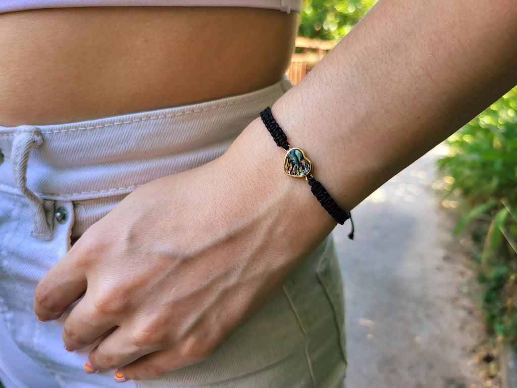 Bracelet Cœur en Ormeaux et Macramé Noir  Bracelet Jethyka