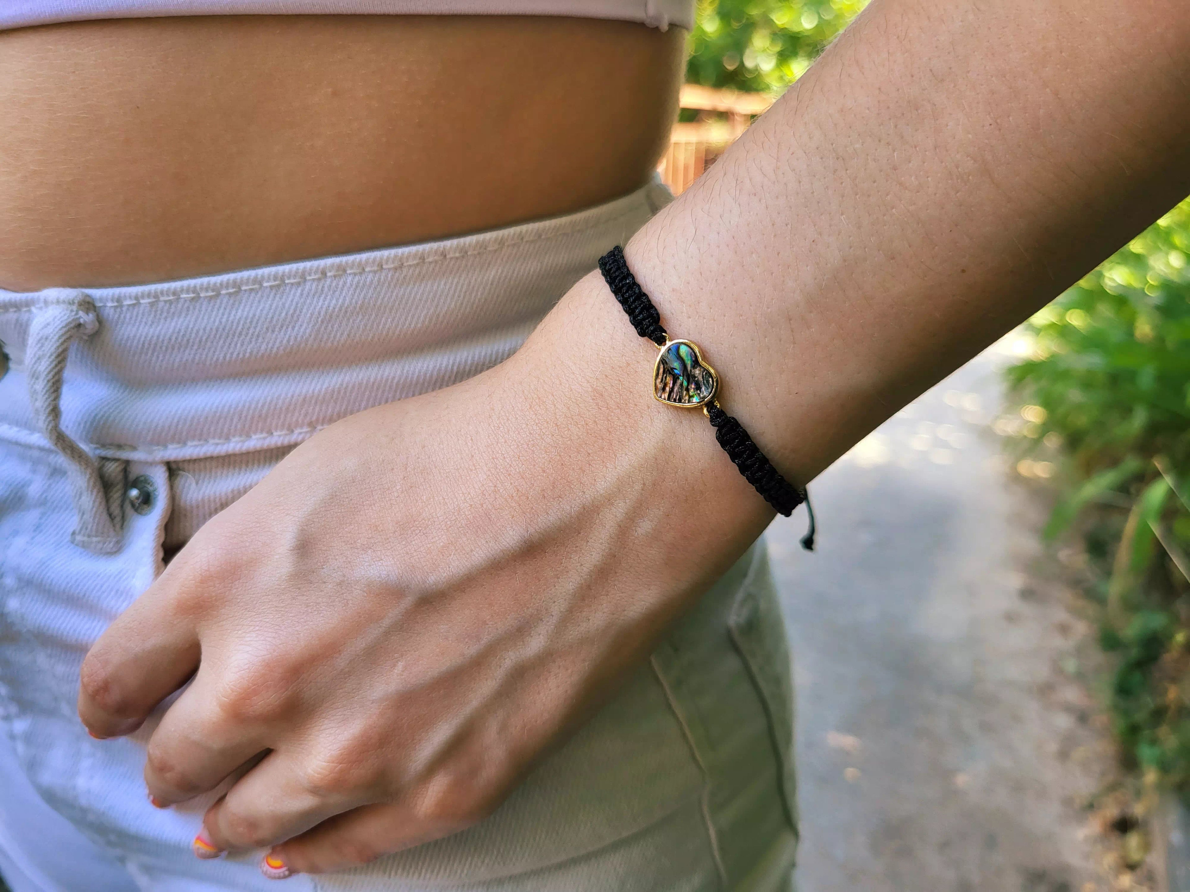 Bracelet Cœur en Ormeaux et Macramé Noir  Bracelet Jethyka