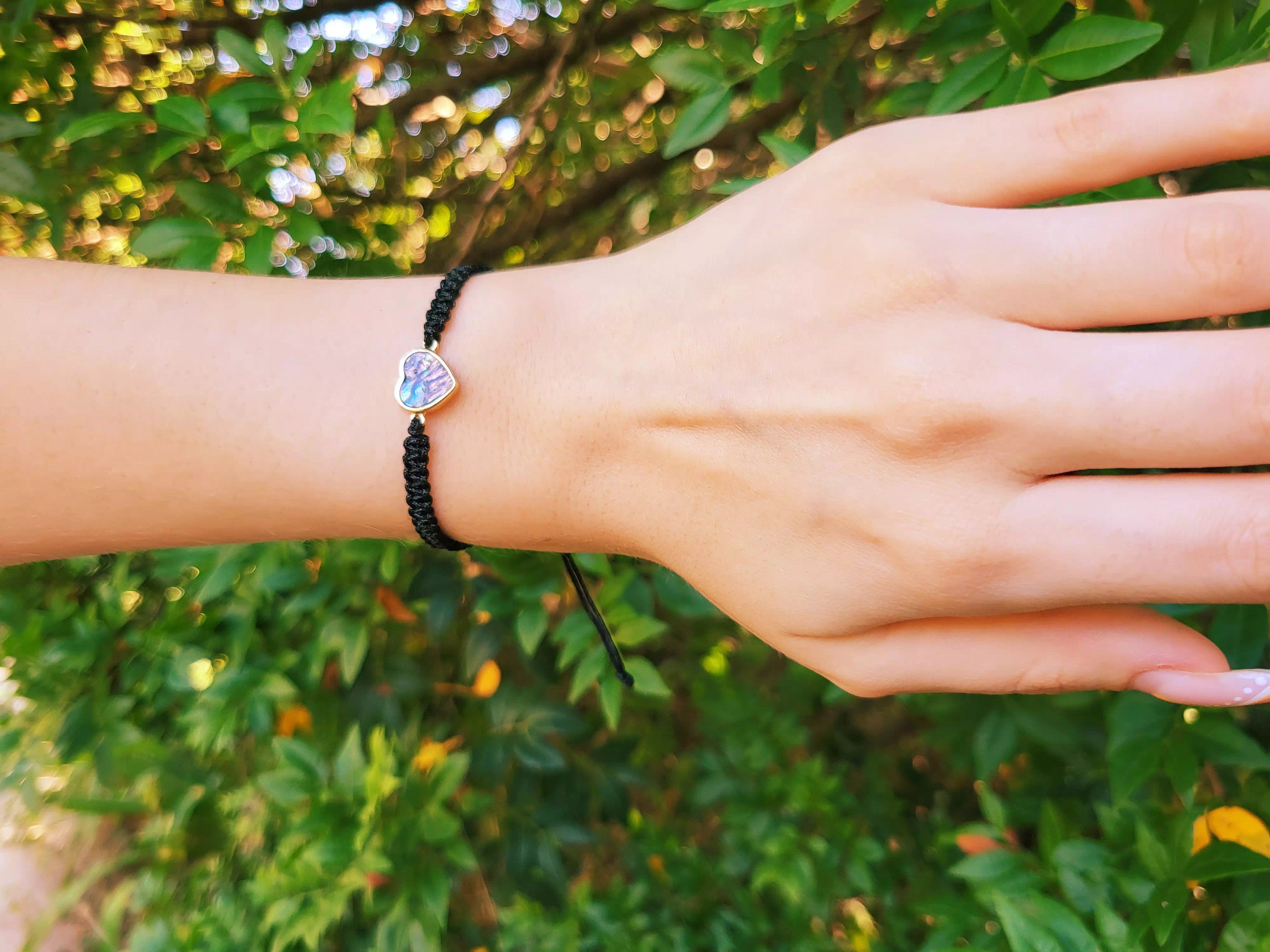 Bracelet Cœur en Ormeaux et Macramé Noir  Bracelet Jethyka