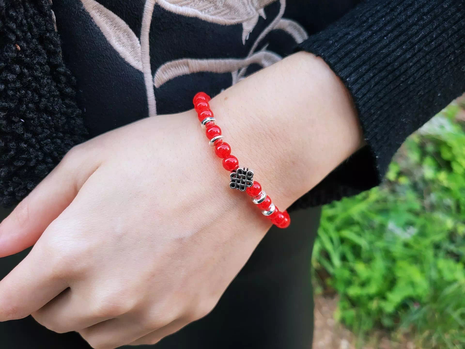 Bracelet Perles de Verre Rouges et Perle Nœud Celtique Jethyka Bracelet Jethyka