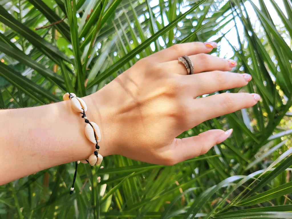 Bracelet noir Coquillages cauris