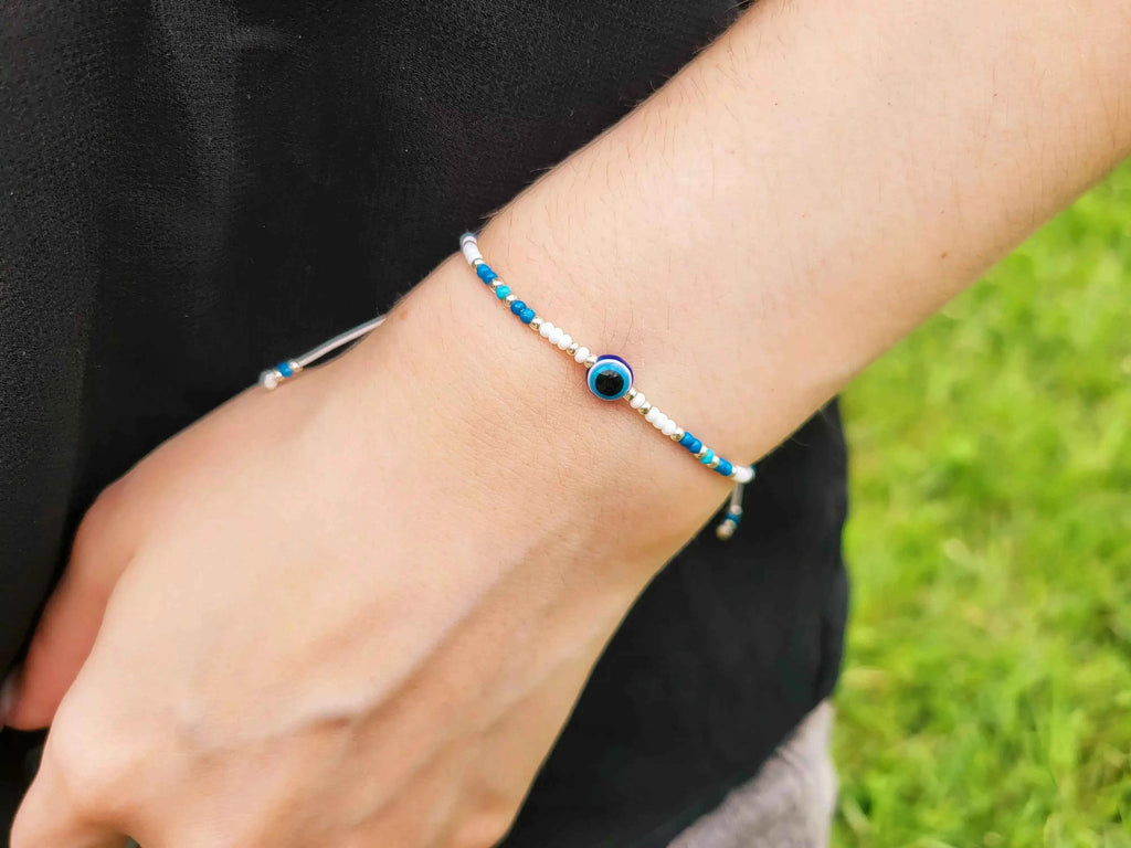 Bracelet Œil Protecteur perles rocailles blanches et bleues