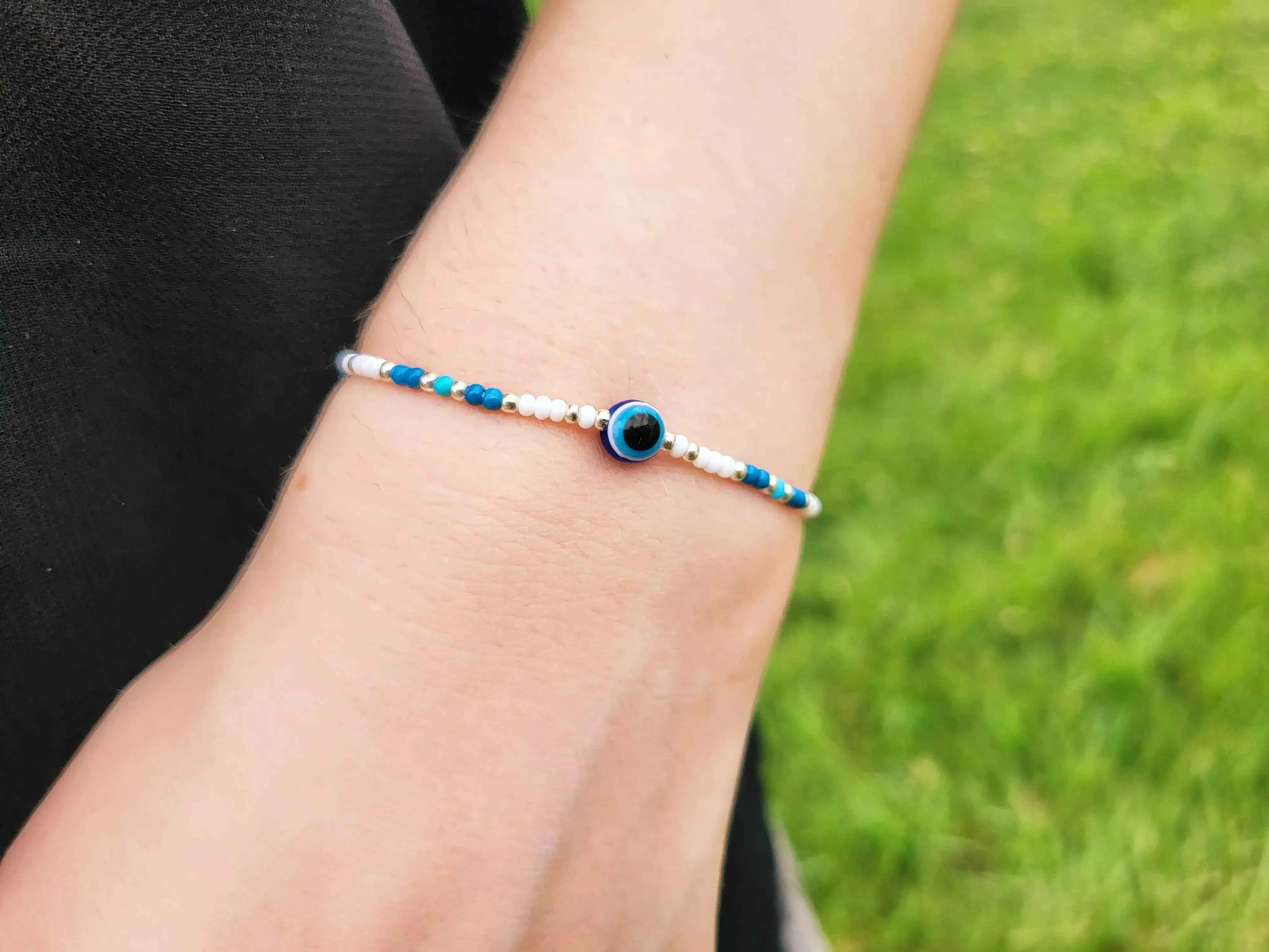 Bracelet Œil Protecteur perles rocailles blanches et bleues