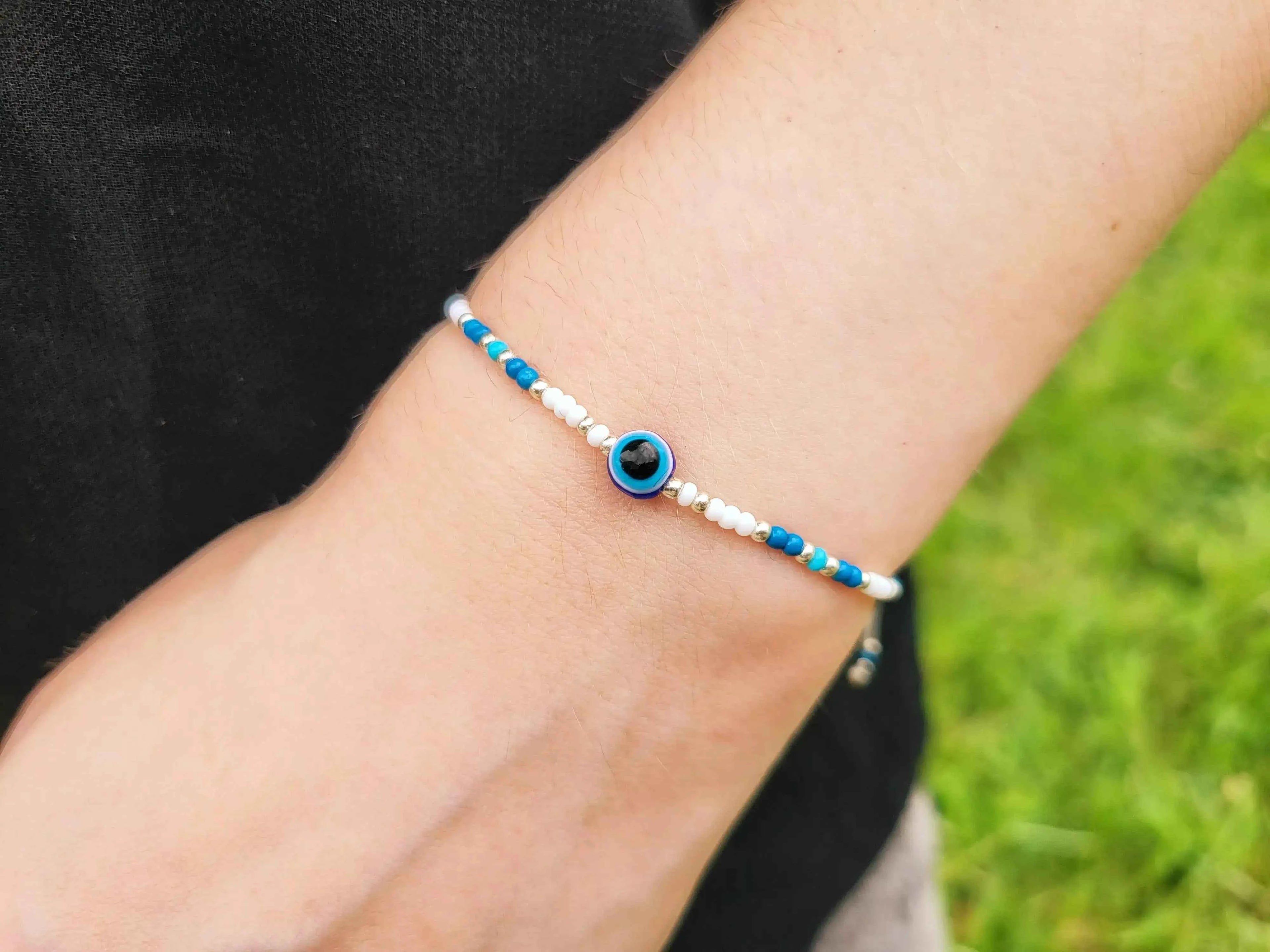Bracelet Œil Protecteur perles rocailles blanches et bleues