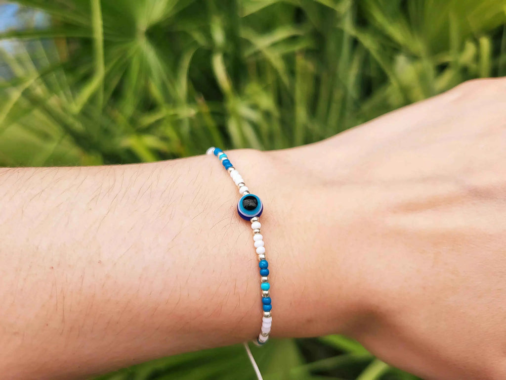 Bracelet Œil Protecteur perles rocailles blanches et bleues