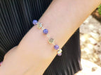 Bracelet en pierres naturelles Angélite pourpre et perles roses en métal argenté – Élégance et douceur  Bracelet Jethyka