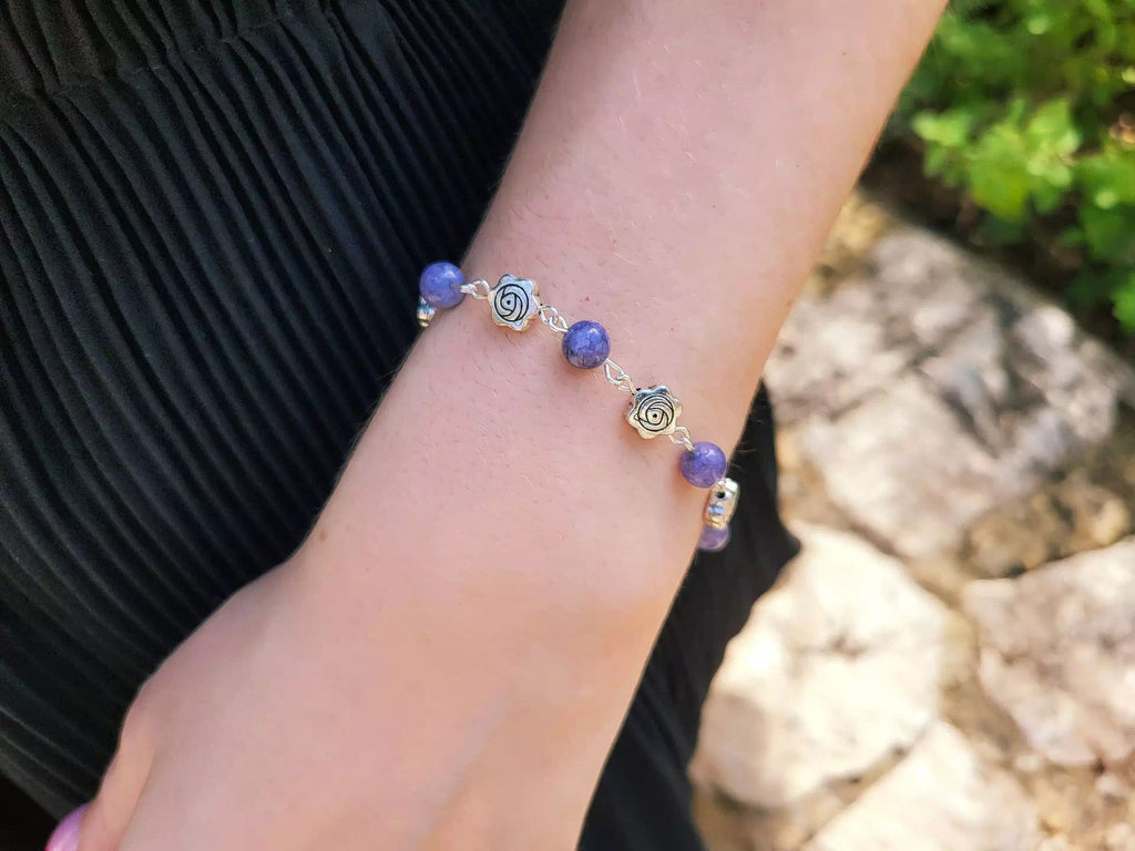 Bracelet en pierres naturelles Angélite pourpre et perles roses en métal argenté – Élégance et douceur  Bracelet Jethyka