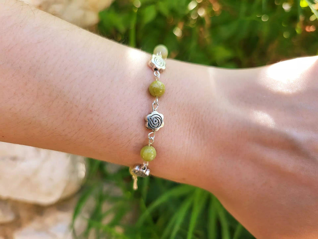 Bracelet pierres naturelles Jade et perles roses en métal  Bracelet Jethyka