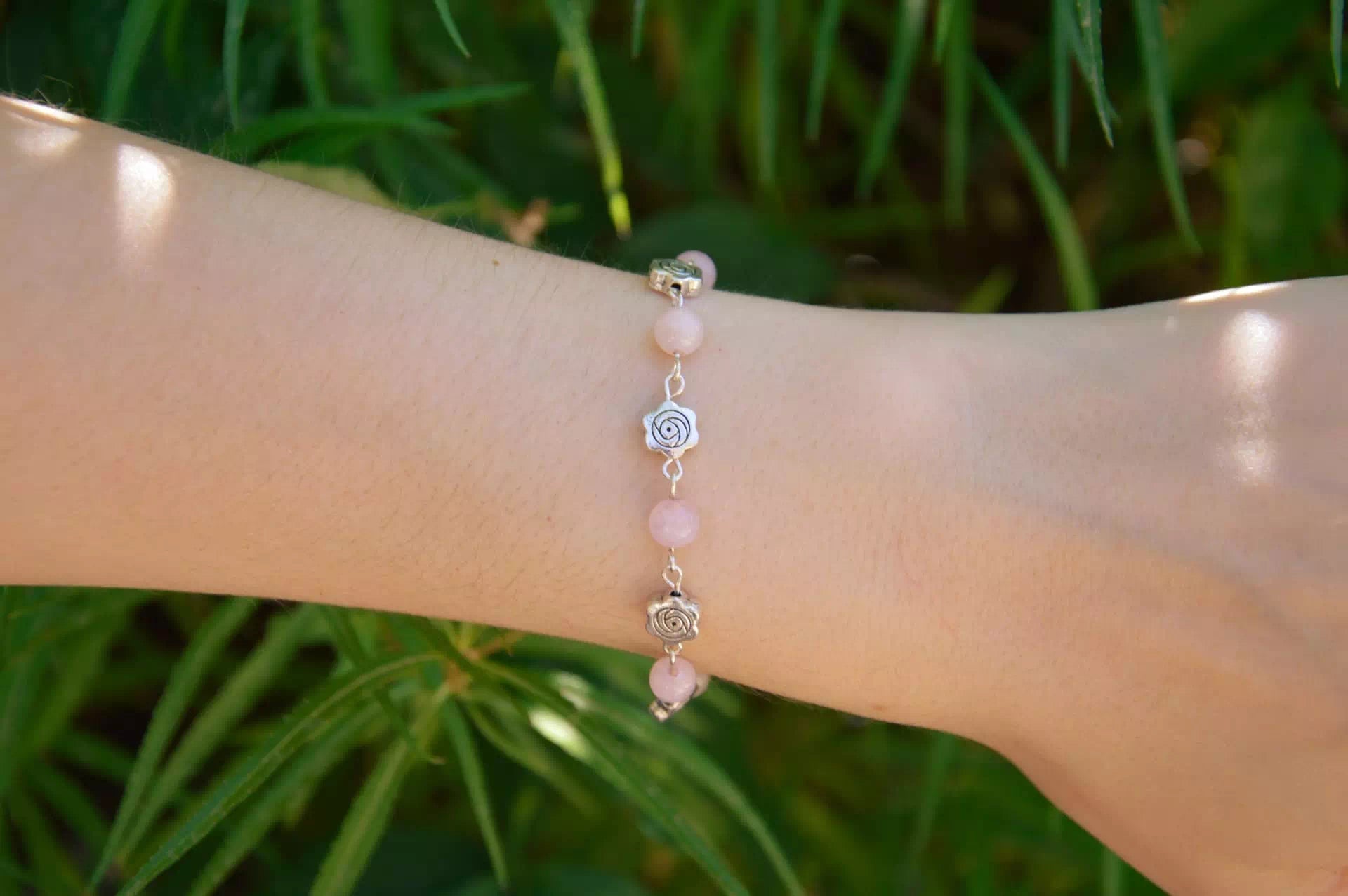 Bracelet en Pierres Naturelles Quartz Rose et Perles Roses en Métal Argenté  Bracelet Jethyka