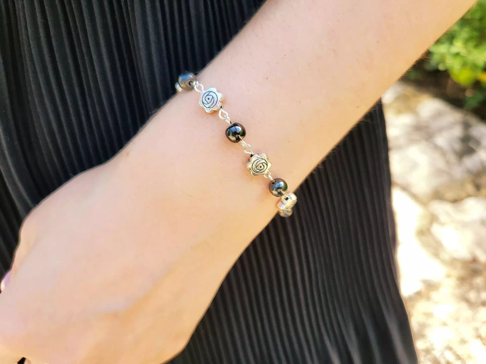 Bracelet en Pierres Naturelles Hématite et Perles Roses en Métal Argenté  Bracelet Jethyka