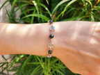 Bracelet en Pierres Naturelles Hématite et Perles Roses en Métal Argenté  Bracelet Jethyka