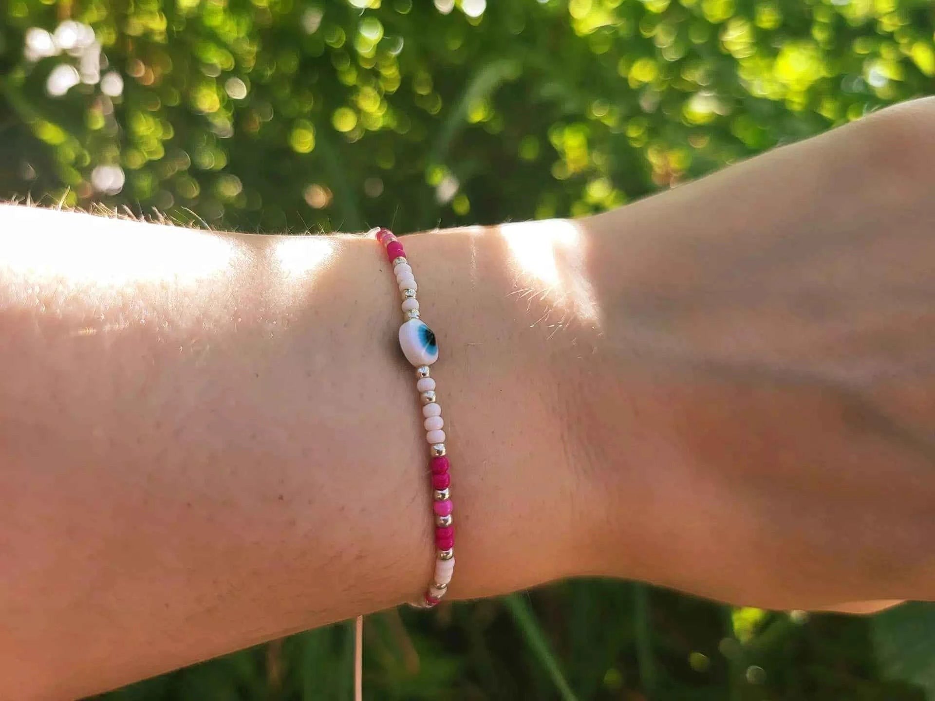 Bracelet Œil protecteur perles rocailles roses et blanches