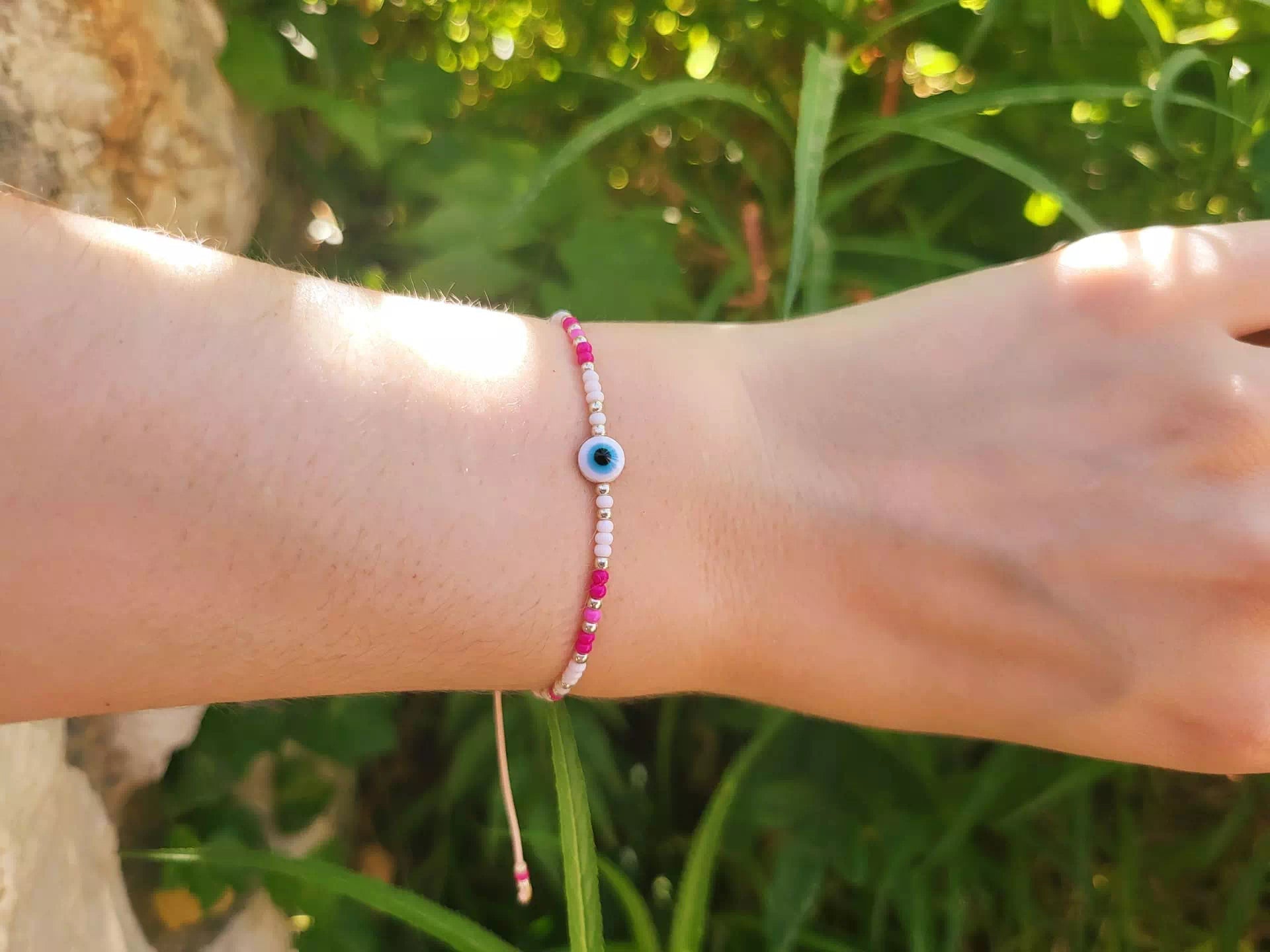 Bracelet Œil protecteur blanc perles rocailles roses et blanches  Bracelet Jethyka