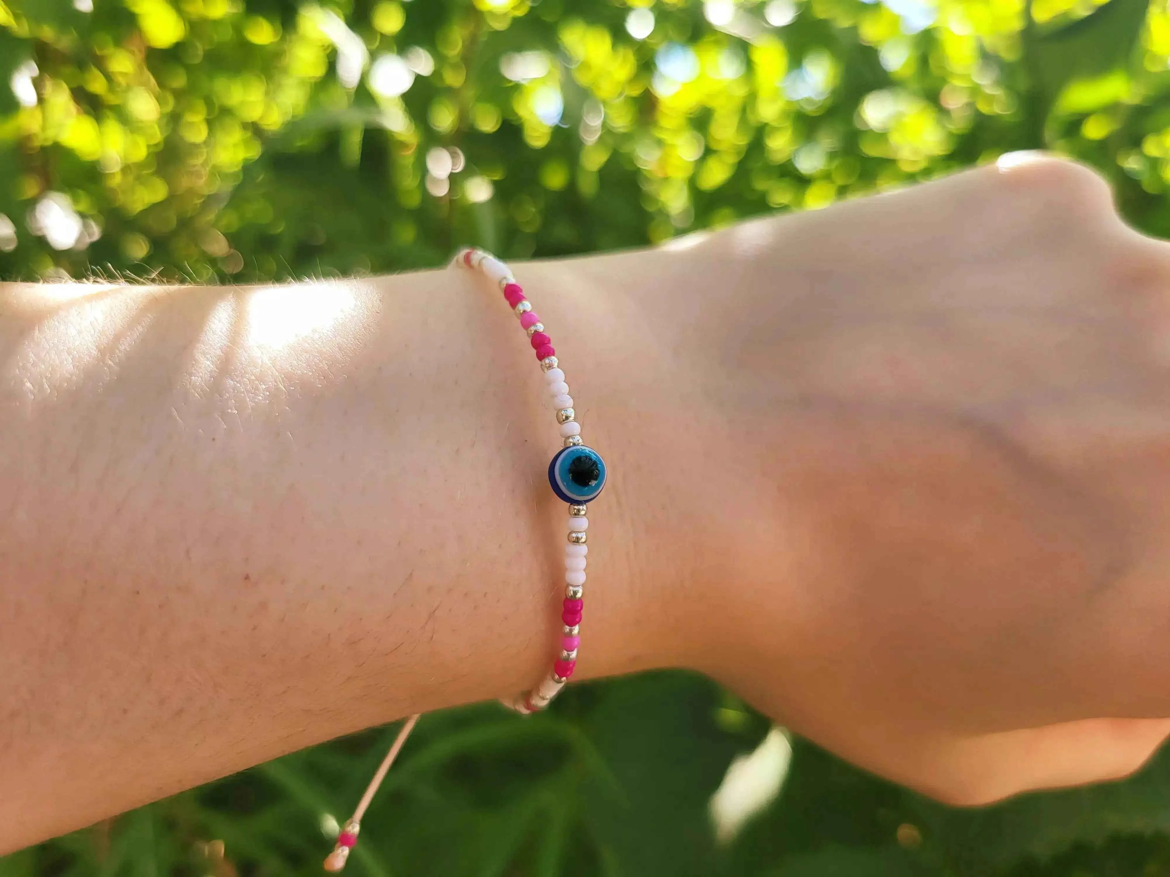 Bracelet Œil Protecteur perles rocailles blanches et roses