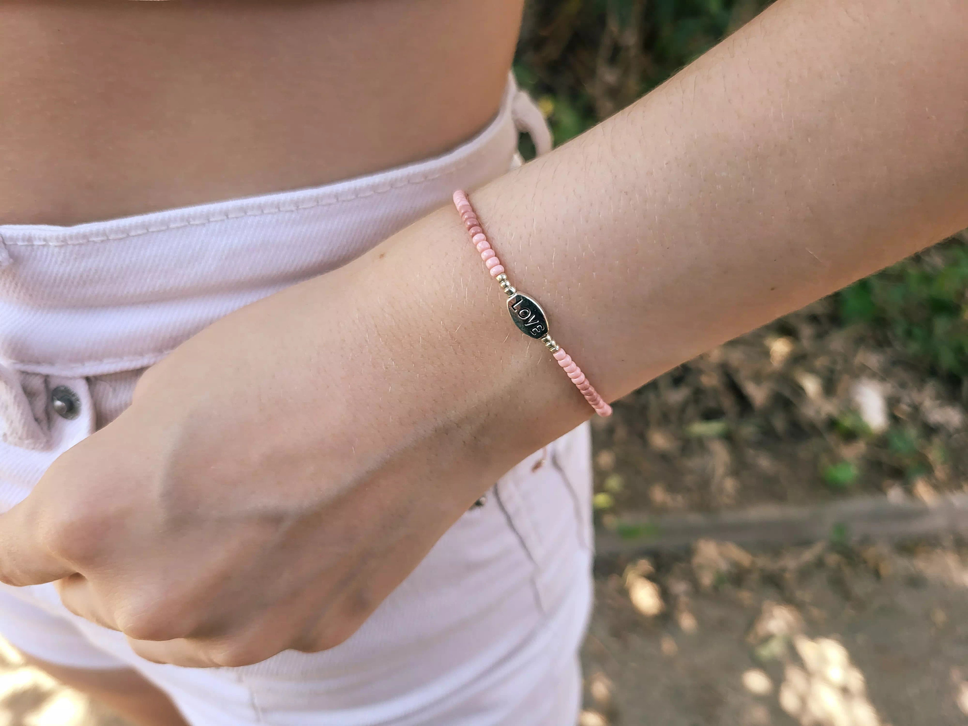 Bracelet Love perles rocailles roses  Bracelet Jethyka