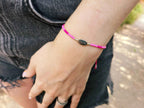 Bracelet Love en perles rocailles Fuchsias