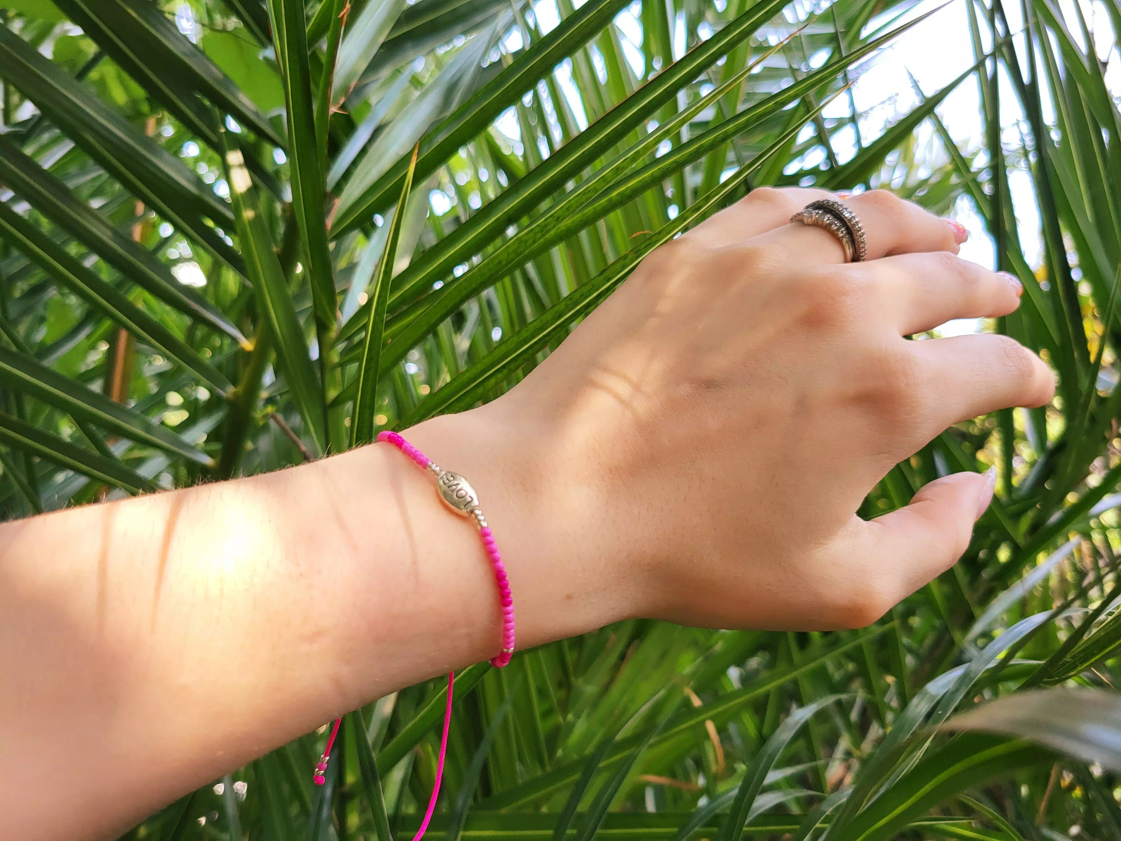 Bracelet perles rocailles fuchsia et perle Love en métal argenté  Bracelet Jethyka