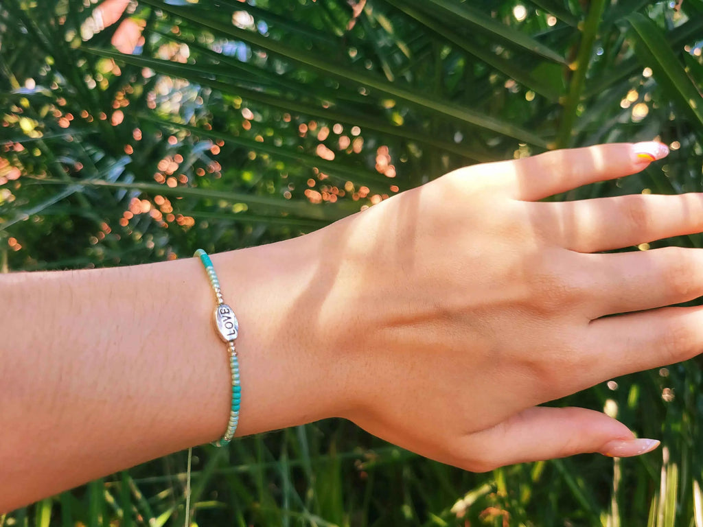 Bracelet Love en perles rocailles Vertes