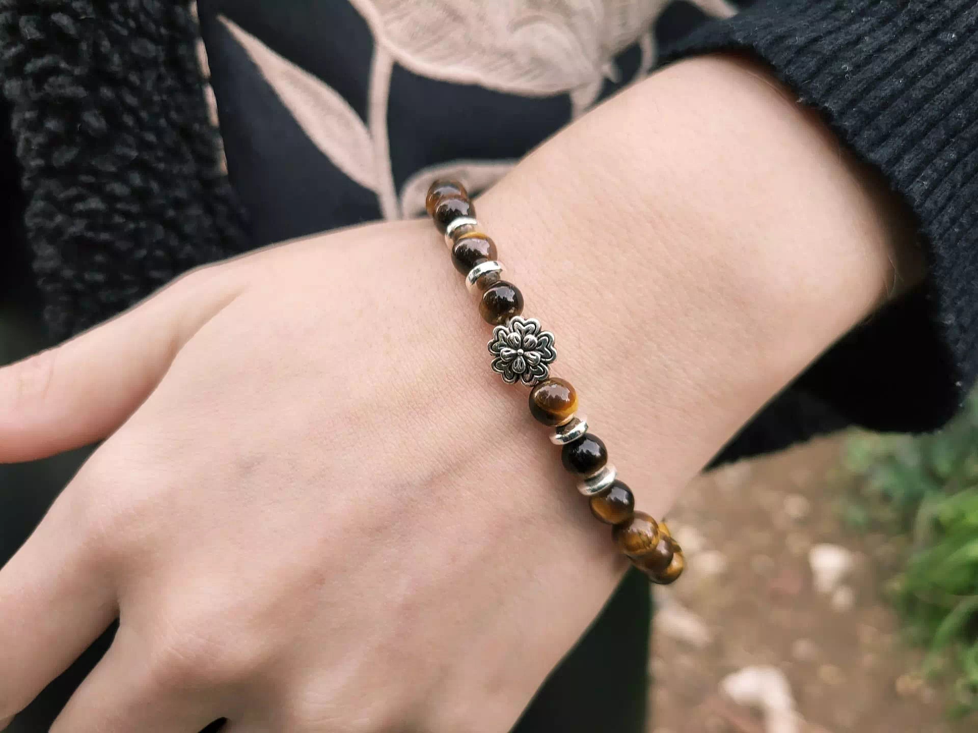 Bracelet en pierres naturelles Œil de Tigre et perle petite Fleur Jethyka Bracelet Jethyka