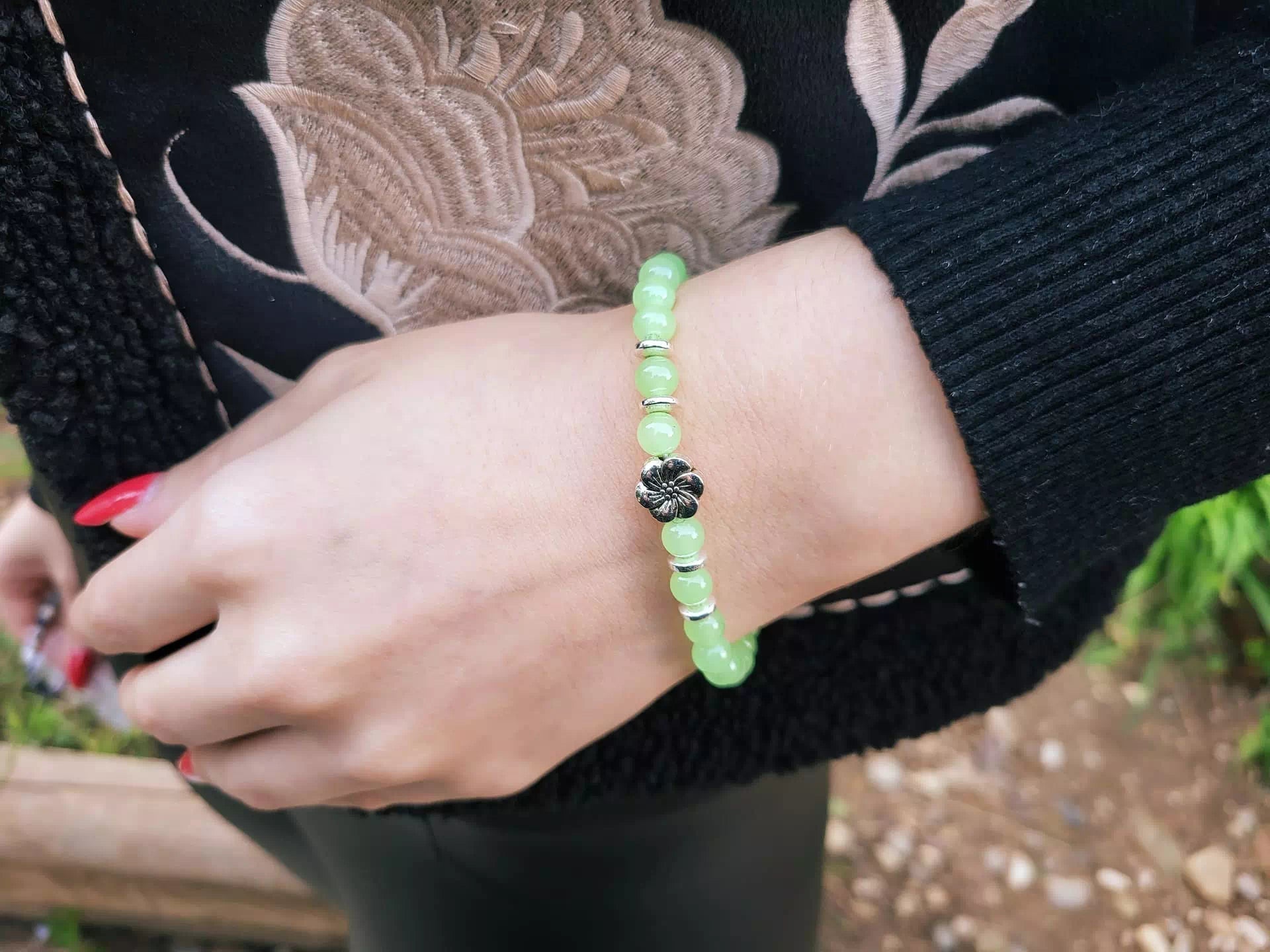 Bracelet en Pierres Naturelles Jade et Fleur de Cerisier  Bracelet Jethyka