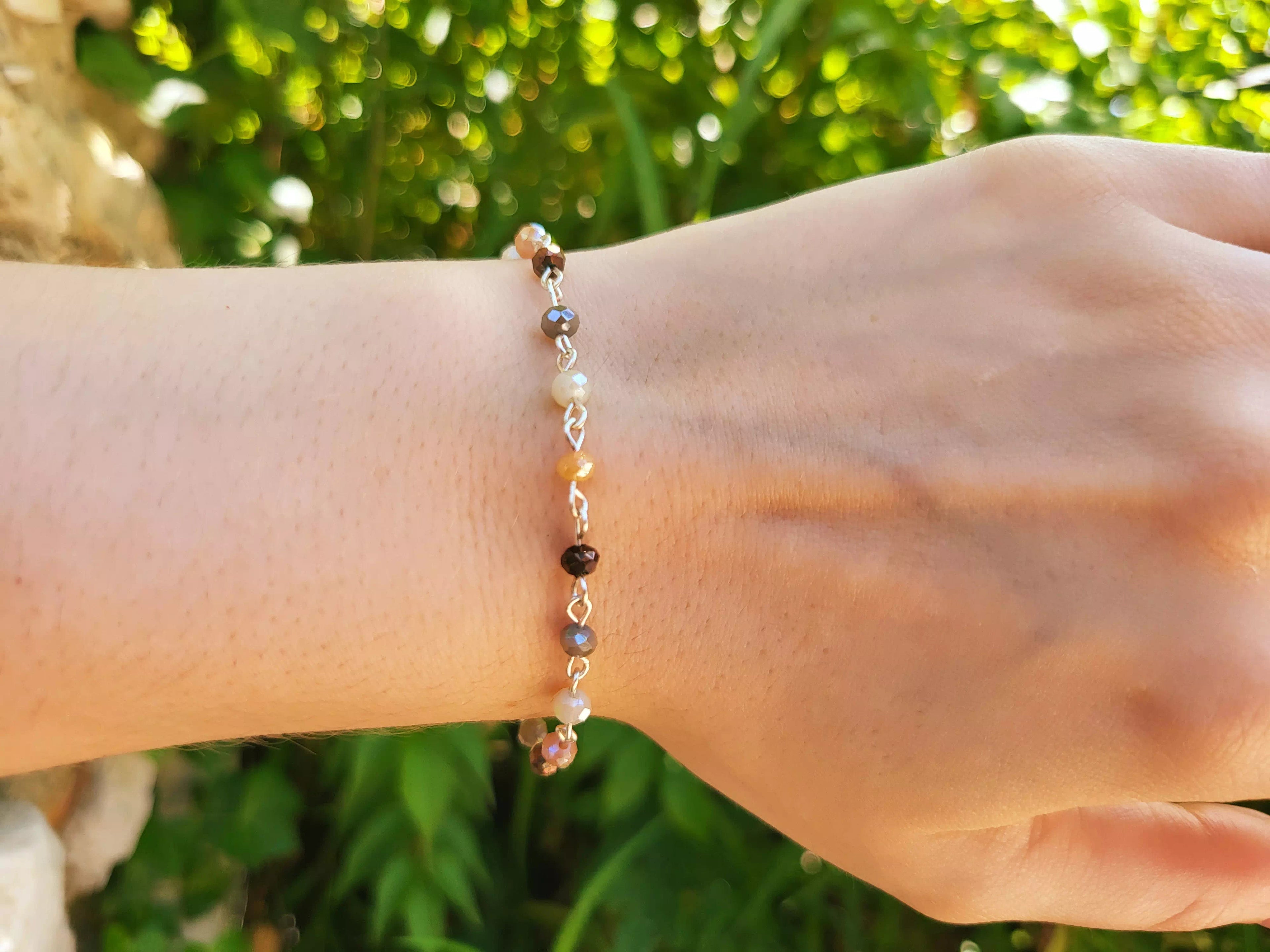 Bracelet Perles Cristal Beiges, Grises et Marrons avec Plaqué Argent  Bracelet Jethyka